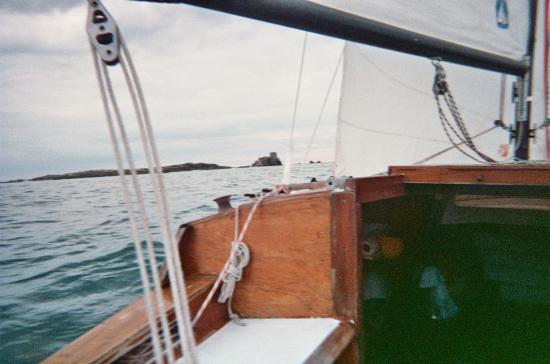 Le rocher du Corbeau devant l'Ile Grande
